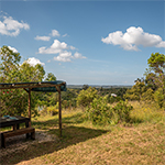 Eettafel met uitzicht, bij de lodgetent