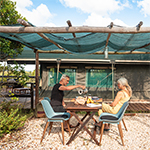 Terras van de safaritent