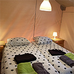 Slaapkamer van de safaritent