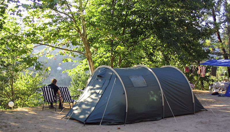 Kleine, groene camping Portugal, tent