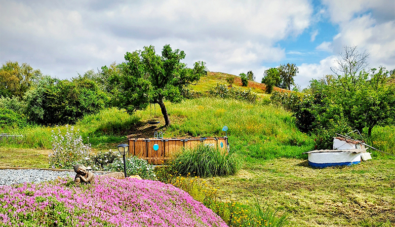 Landgoed Casa Inglesa Roosa met veel bloemen