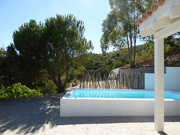 Zwembad bij vakantiehuisje Casa Flor da Serra