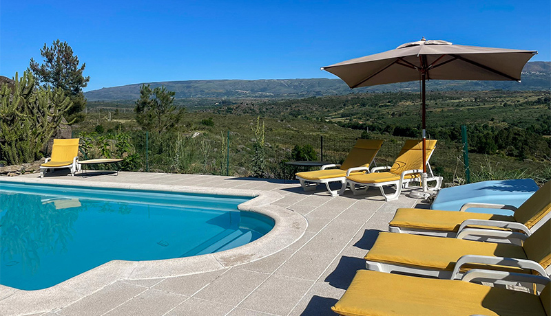 Zwembad met uitzicht bij Quinta da Estrela