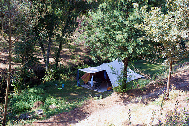 Tentkampeerplaats op de natuurcamping van Quinta do Retiro