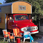 Glamping in een vintage Ford