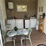 Keuken met openslaande deuren