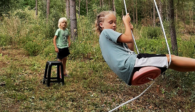 Spelende kinderen bij Yuccasa